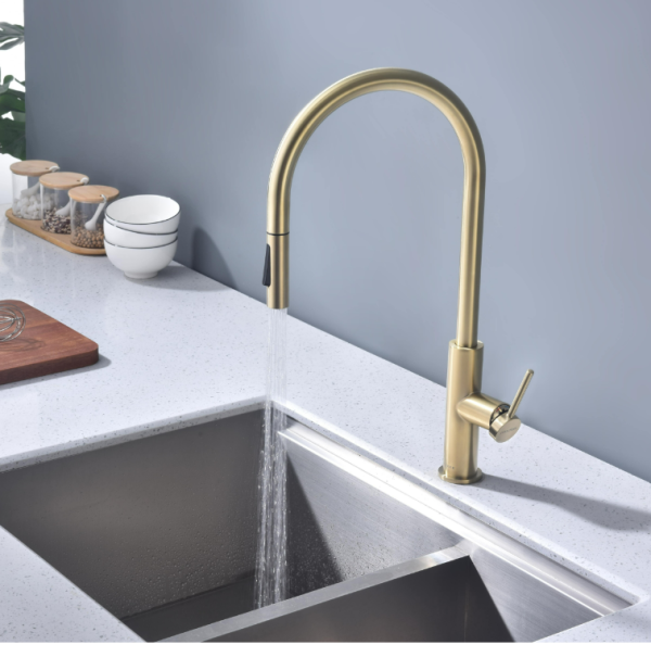 смеситель для кухни paulmark senso se215180-sbg с выдвижным изливом, сенсорное управление, цвет светлое брашированное золото