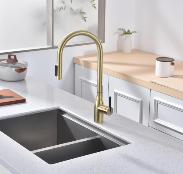 смеситель для кухни paulmark universal un213880-sbg, с выдвижным изливом, цвет светлое брашированное золото