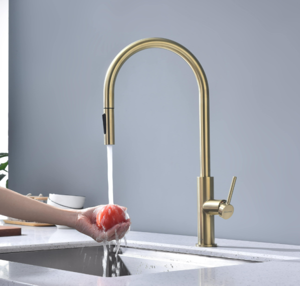 смеситель для кухни paulmark senso se215180-sbg с выдвижным изливом, сенсорное управление, цвет светлое брашированное золото
