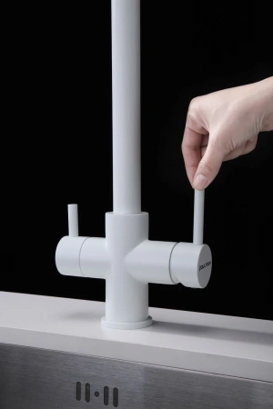 смеситель для кухни paulmark lange la214212-431 с подключением к фильтру, цвет белый матовый