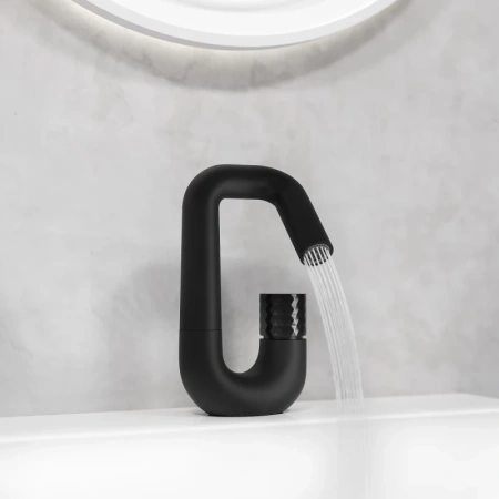 смеситель для раковины iddis twist twiblbti01 матовый черный