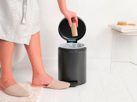 мусорное ведро brabantia newicon 233463 5 л, темно-серое