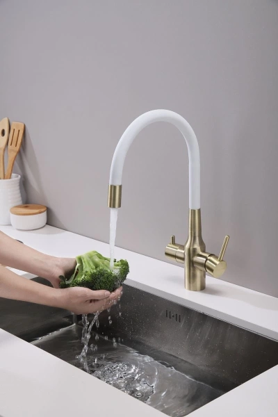 смеситель для кухни с подключением к фильтру paulmark salix sa213419-brw, цвет бронза/ белый