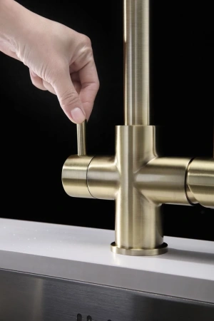 смеситель для кухни paulmark lange la214212-br с подключением к фильтру, цвет бронза